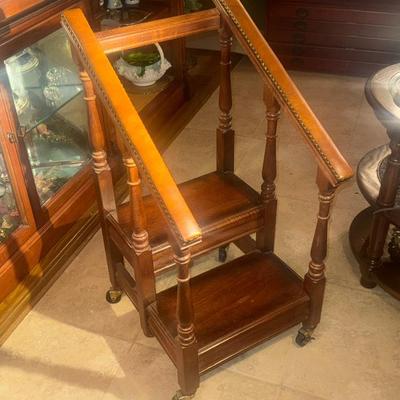 PULASKI English Regency Mahogany and Leather Library Steps