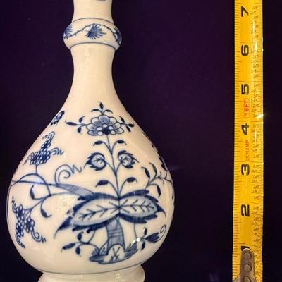 Meissen Blue Onion Vase – 8” AR 1710–1985, Crossed Swords, Flawless