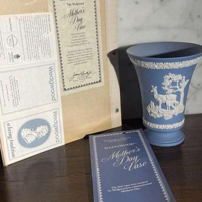 Wedgewood Mothers Day Vase W/ COA