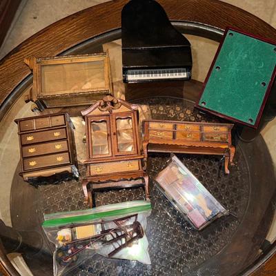 Dolhouse Furniture Wooden Accents Laquer Piano , Pool Table Mini Books!