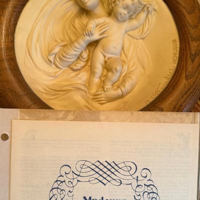 Madonna Modesta” Collector Plate – Studio Dante di Volteradici – w/ Original Descriptive Booklet – I