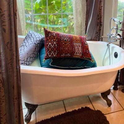 Sale Photo Thumbnail #28: Antique cast iron tub and fausets