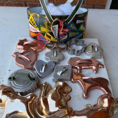 Vintage Tin Of Cookie Cutters And Molds - Squirell, Horse, Bunny Lion, And More