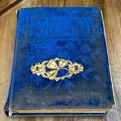 Antique Velvet Gold Tone Photo Album With 15 Pages Of Black And White Portraits (as Is)