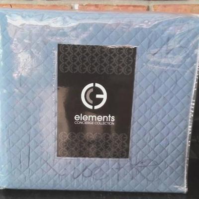 Sale Photo Thumbnail #23: Elements Concierge Collection King Bed set (One King Coverlet, Two King Shams, One King Flat Sheet, One King Fitted Sheet, Two King Pillowcases) NEW