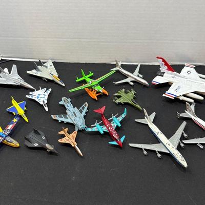 Die-Cast and Plastic Airplanes 
