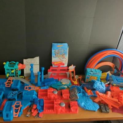 Hot Wheel Tracks and Stations (Unsure if Complete Set)