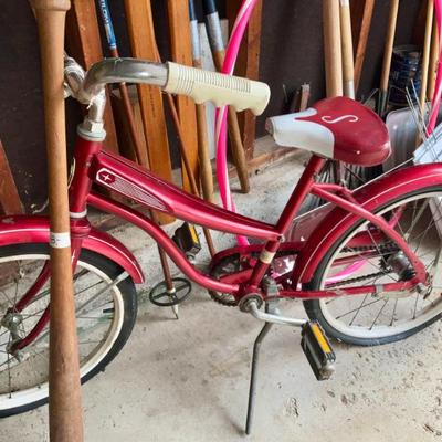 Huffy Bike, vintage bike, Has a Schwinn seat 