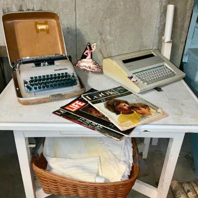 Smith Corona, Typewriter, enamel table 