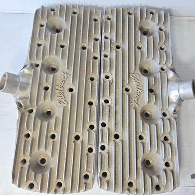 676 • (2) edelbrock aluminum cylinder heads