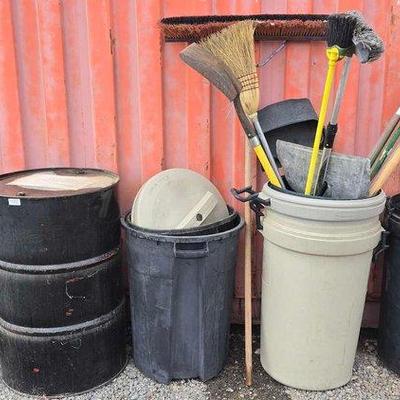 80006 • trash cans, brooms & more