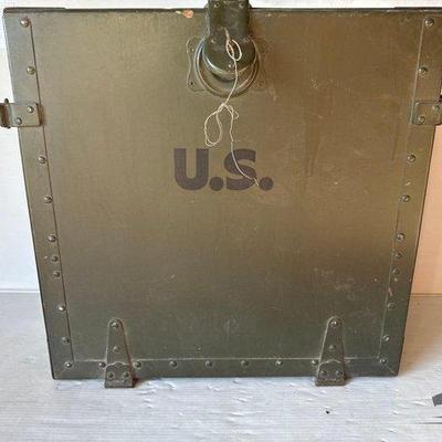 868 • us army field desk with key