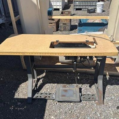 1000 • sewing table