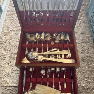 9010 • 1847 roger bros silverware set