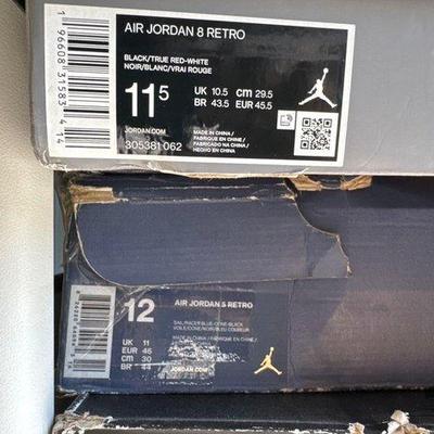 8890 • 8 pairs of air jordans