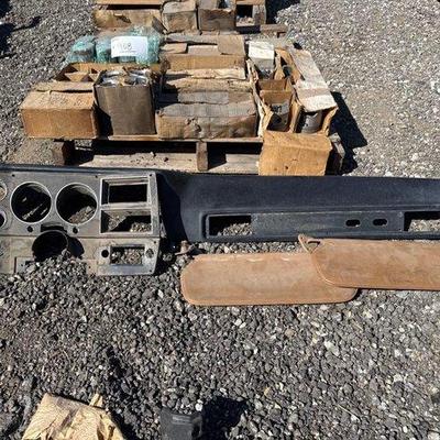 907 • dashboard and sun visors