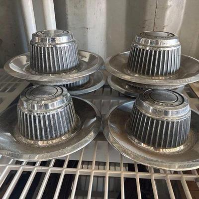 828 • 6 chevrolet rally wheel center caps
