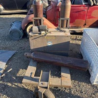 922 • industrial cart with 3 argon tanks