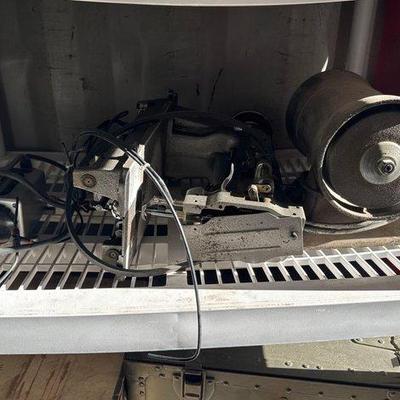 864 • bench grinder, sewing machine, chiba oil pump