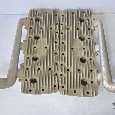 628 • (2) edelbrock aluminum cylinder heads
