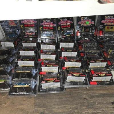 8558 • new!!! (33) racing champions mint die cast cars