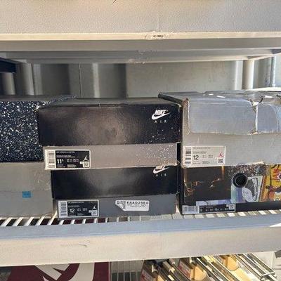 8892 • 7 pairs of air jordans