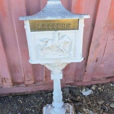 80000 • metal letter box