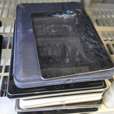 8038 • (16) apple ipads