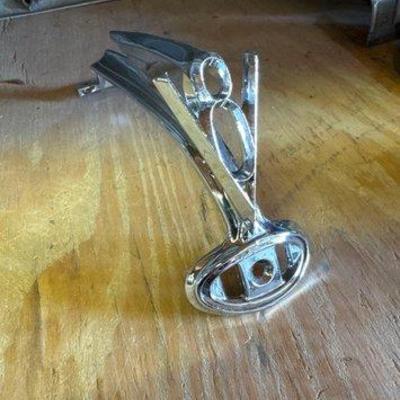 1134 • ford v8 hood emblem