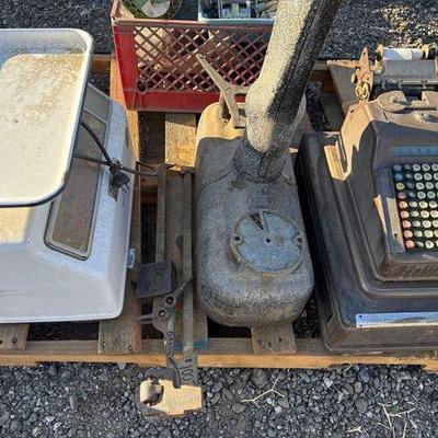 932 • 3 scales and a cash register