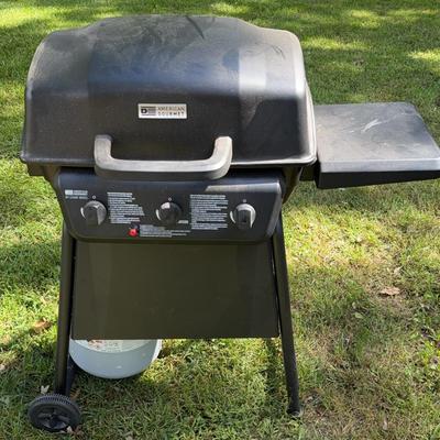 American Gourmet by Char-Broil Three Burner Gas Grill 