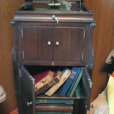 Sale Photo Thumbnail #56: Victrola
