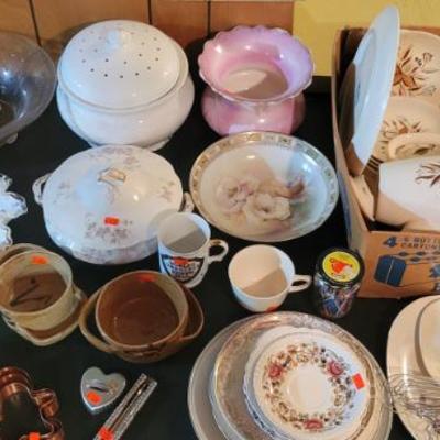 Sale Photo Thumbnail #90: Kitchenware 