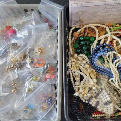 Sale Photo Thumbnail #205: Costume Jewelry 