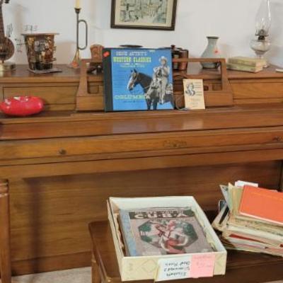 Sale Photo Thumbnail #13: Wurlitzer Upright Piano