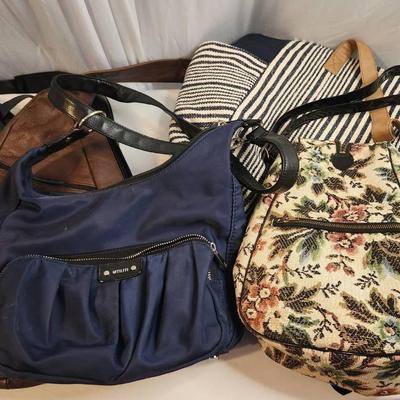 Purses, Crossbody Bags & Totes