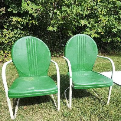 Two Crosley Furniture Griffith Metal Outdoor Chairs In Grasshopper Green