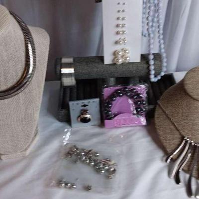 Silver And Pearls 