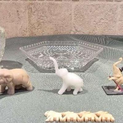 Anchor Hocking Wexford Lidded Sugar Bowl And Crystal Clear Candy Dish With Miniature Elephants