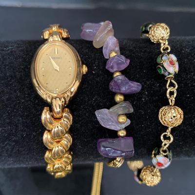 Women’s Seiko Watch With Two Bracelets 