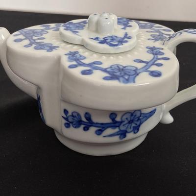 Porcelain Sochu Clover Teapot