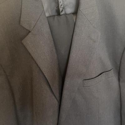 Lot 524: Mens XL Suit By Pronto-Uomo And More