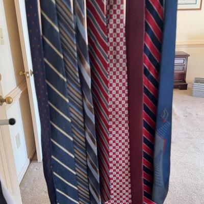 Lot 519: 9 Mens Ties