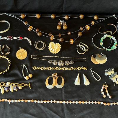 Lot 300: Mixed Costume Jewelry 