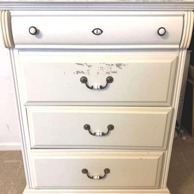 Lot 125:  Vintage French Provincial Style 4-Drawer Chest 