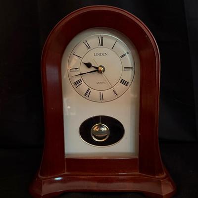 Lot 445: Linden Quartz Mantel Clock – Wood Case with Roman Numerals & Pendulum