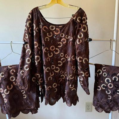 Lot 454: Brown & Gold 3-Piece Set – Drop Sleeve Top, Head Scarf & Wrap Skirt – Size L/XL