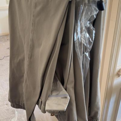 Lot 518: 5 Pairs of Joseph & Fiess Men’s Khakis