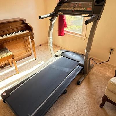 Lot 440: This is a ProForm 520 treadmill equipped with iFIT.com technology and multiple workout prog