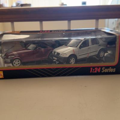 Lot 520: Maisto 1:24 Die-Cast Car Set – Plymouth Prowler & Mercedes-Benz ML320